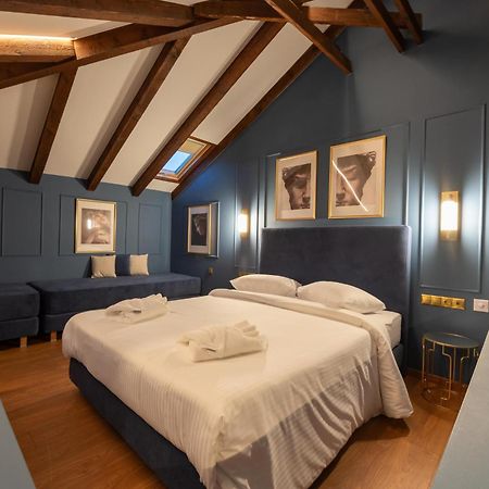 L Suites The Writer'S House Gythio Bagian luar foto