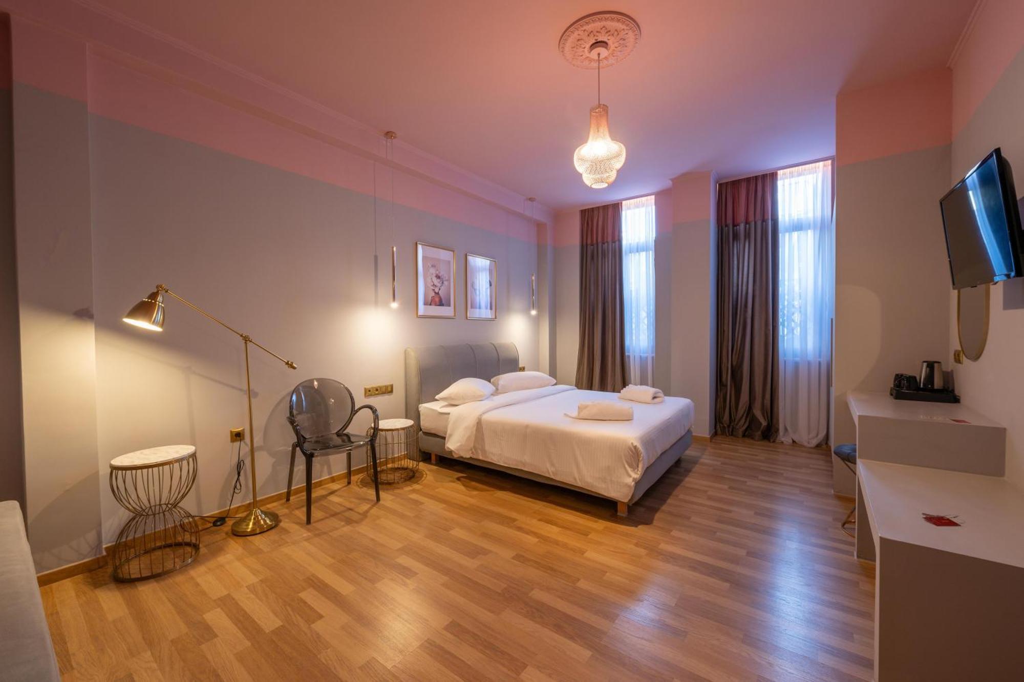 L Suites The Writer'S House Gythio Bagian luar foto