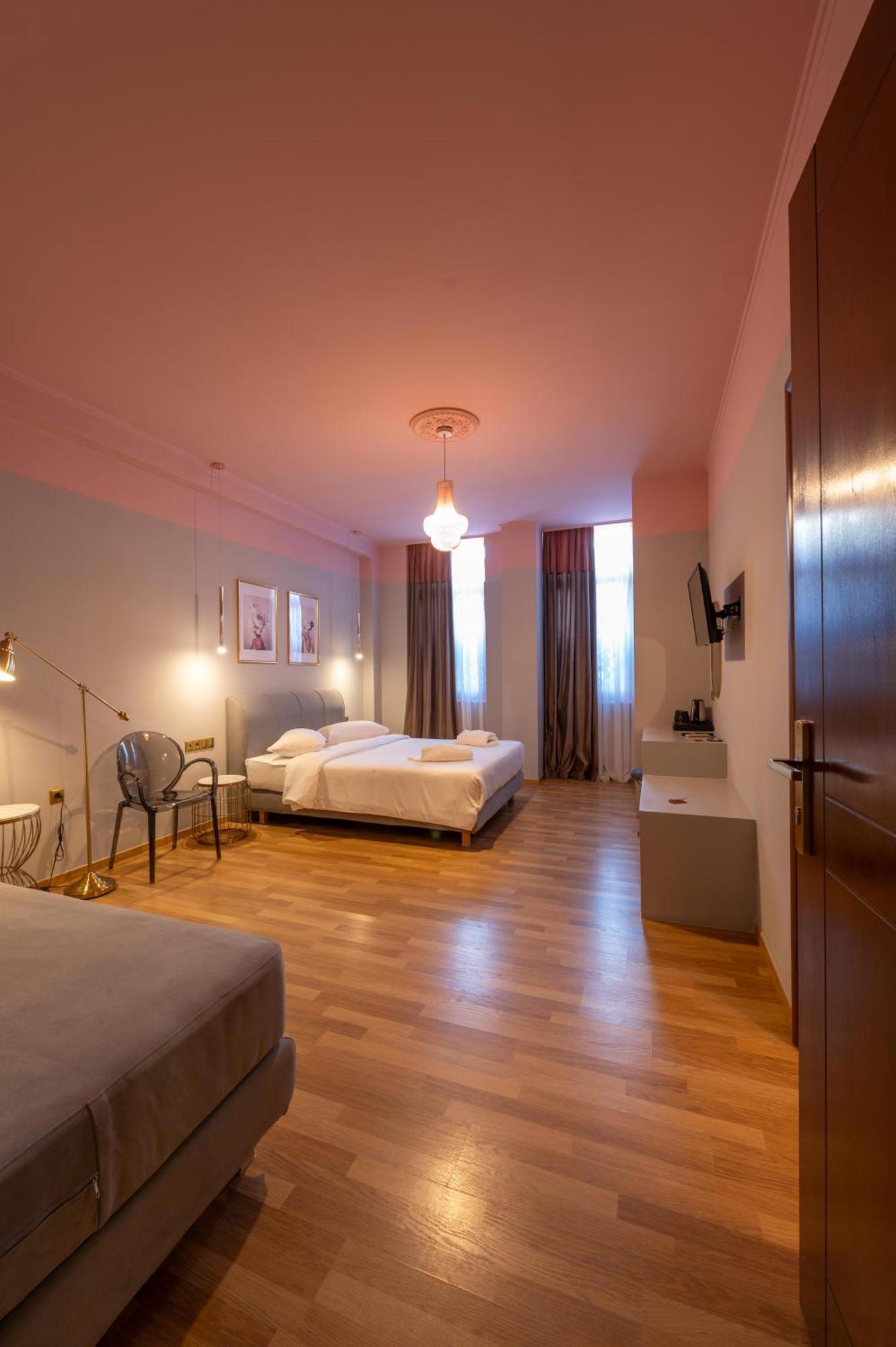 L Suites The Writer'S House Gythio Bagian luar foto