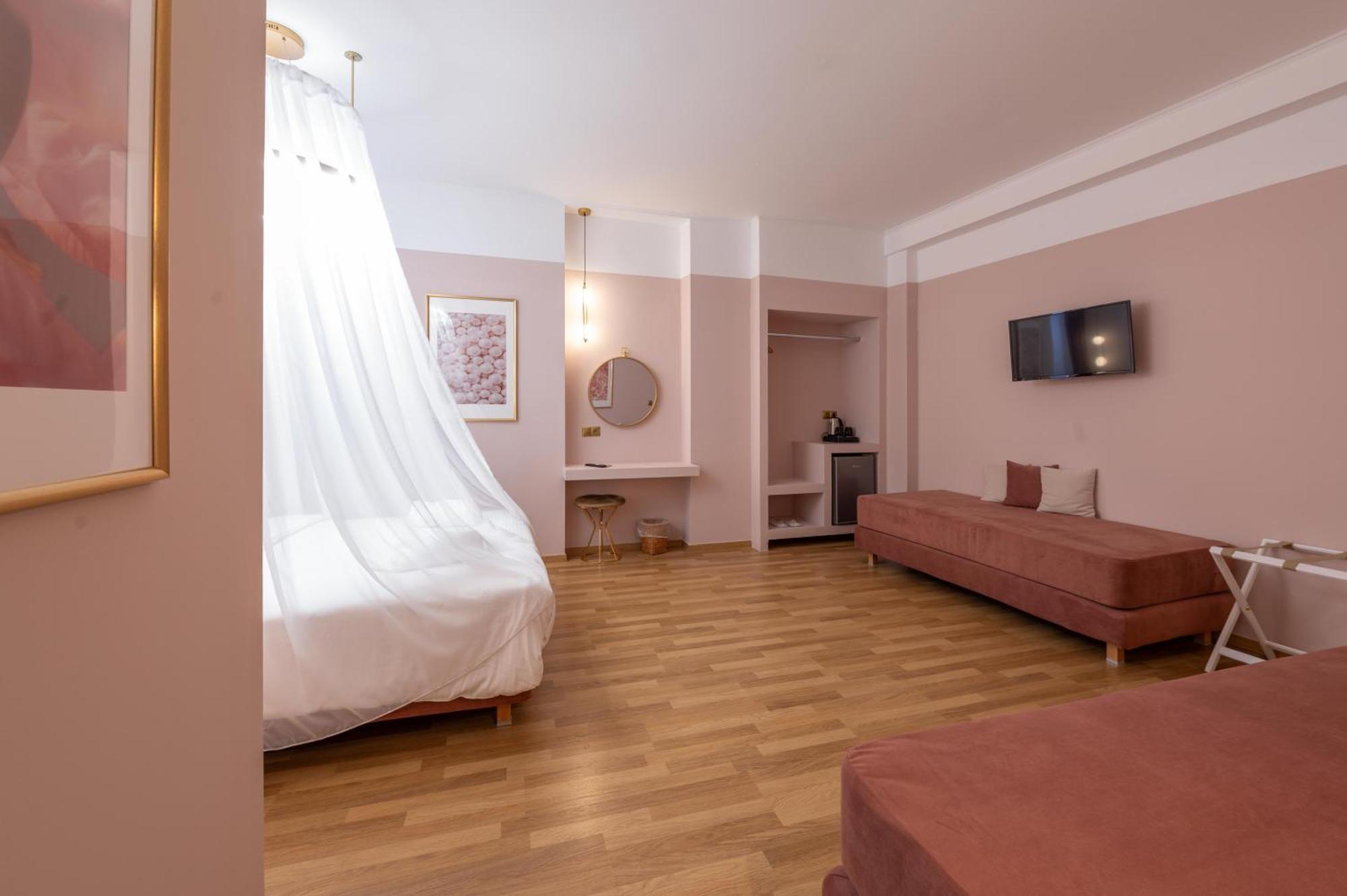 L Suites The Writer'S House Gythio Bagian luar foto