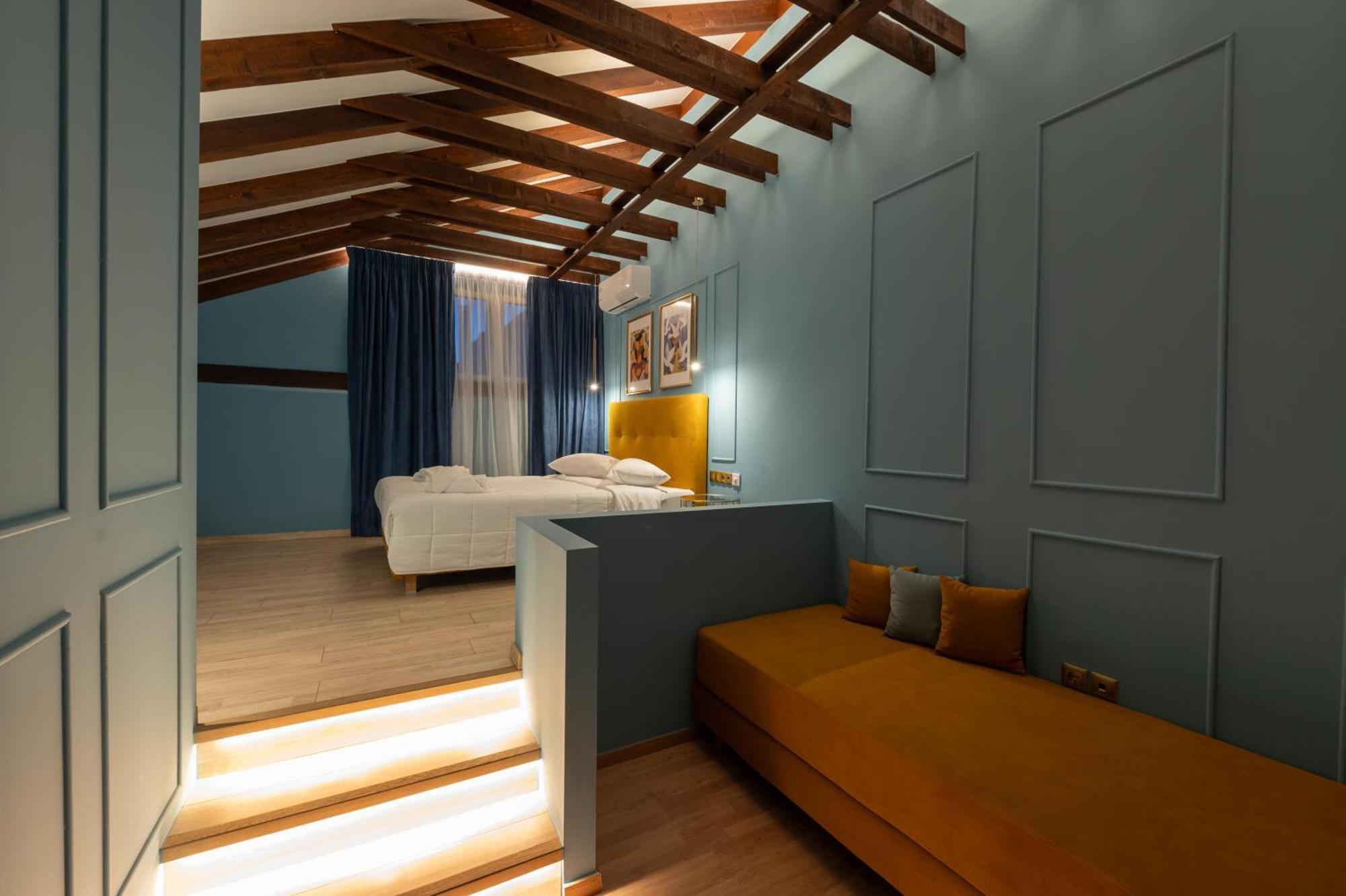 L Suites The Writer'S House Gythio Bagian luar foto