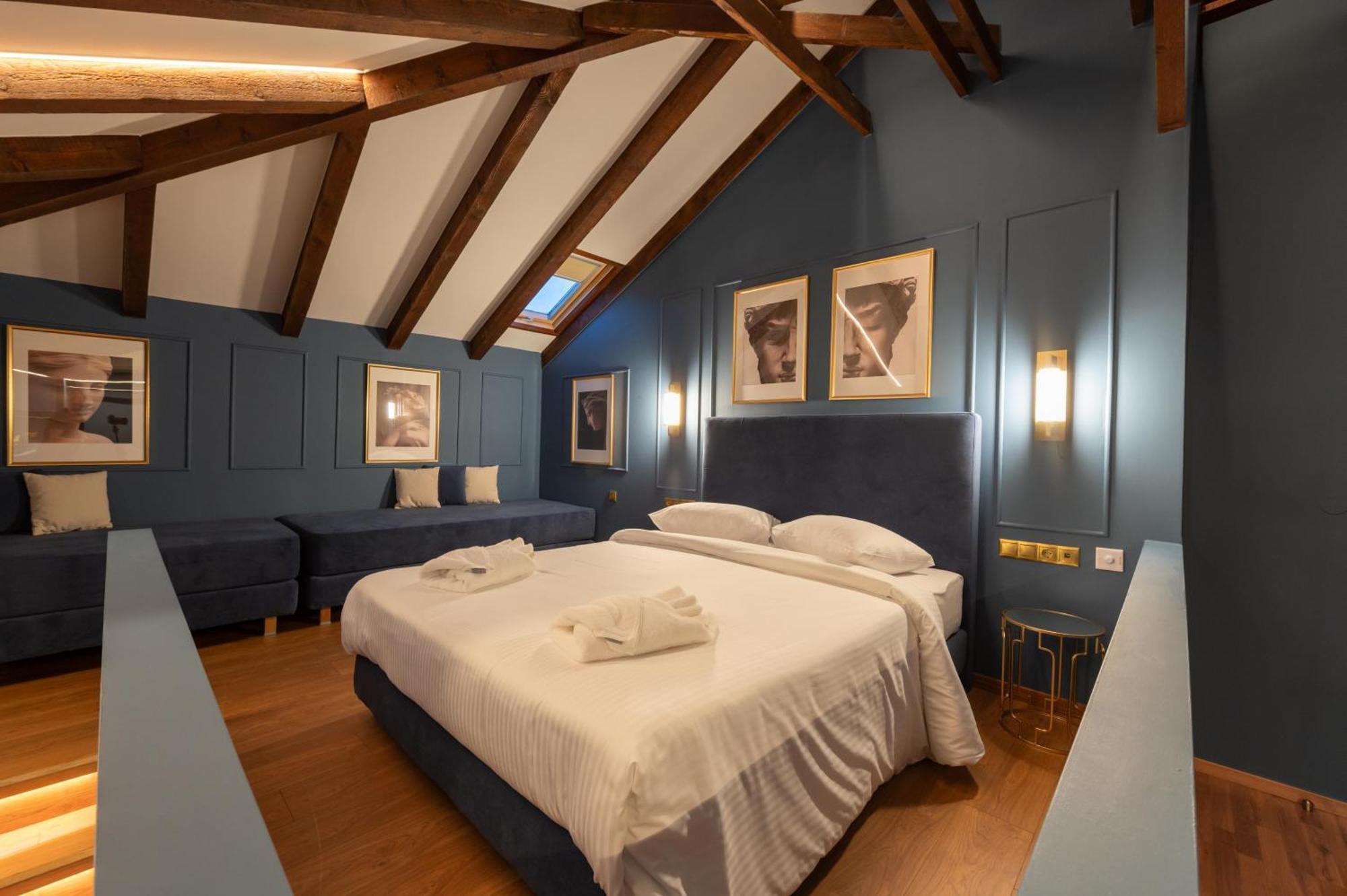 L Suites The Writer'S House Gythio Bagian luar foto