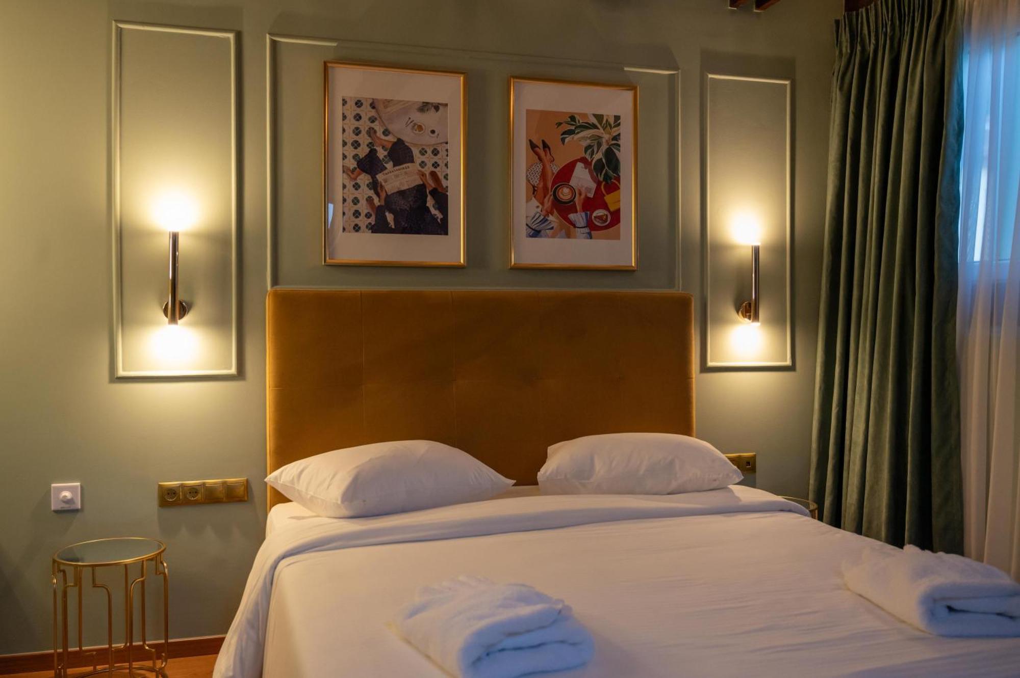 L Suites The Writer'S House Gythio Bagian luar foto