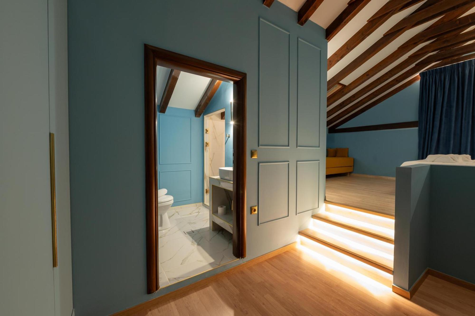 L Suites The Writer'S House Gythio Bagian luar foto