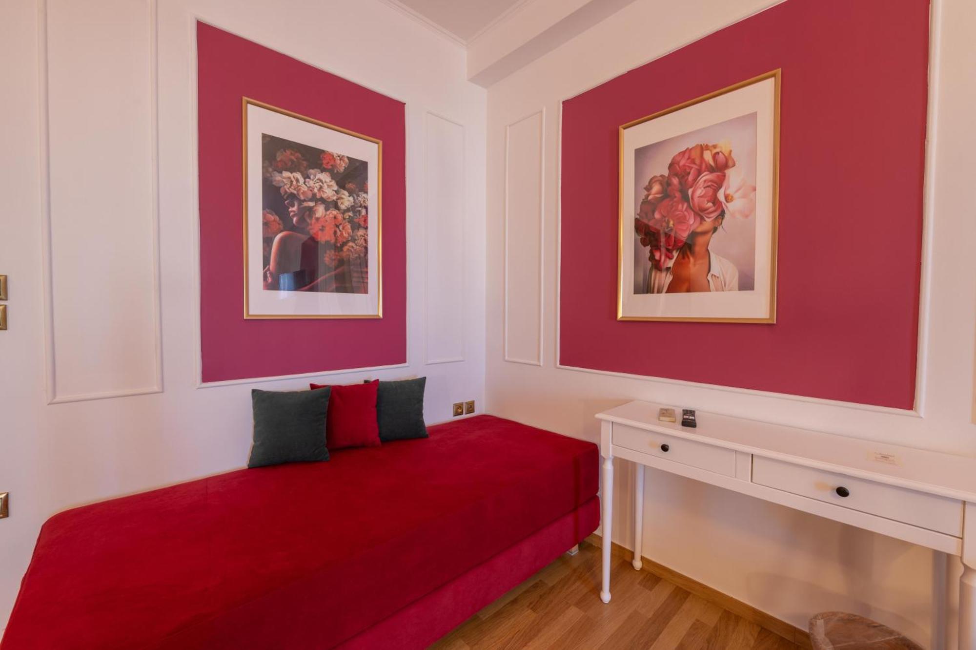 L Suites The Writer'S House Gythio Bagian luar foto